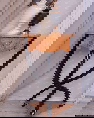 Comoda din lemn masiv furniruit cu model deosebit