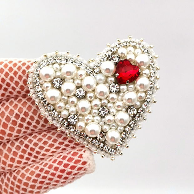 Rezervat Broșă - Pearl Heart Treasure