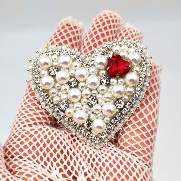 Rezervat Broșă - Pearl Heart Treasure