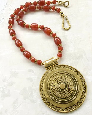 Colier agate carneol & pandantiv auriu