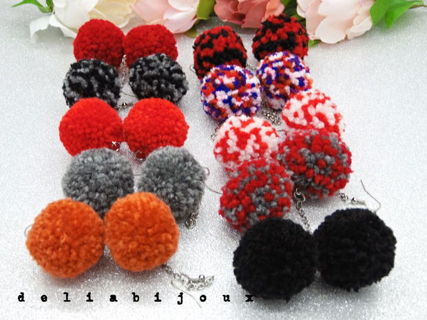 Cercei handmade unicat - pom pom - lana si acril(cod751)