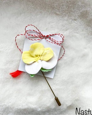 Pin mărțișor: Panseluță