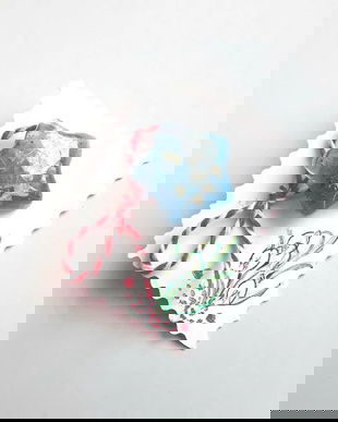 Martisor brosa cu flori naturale inserate