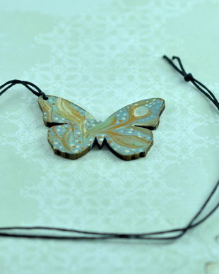 Pandantiv fluture cu motiv floral, pictat, unicat