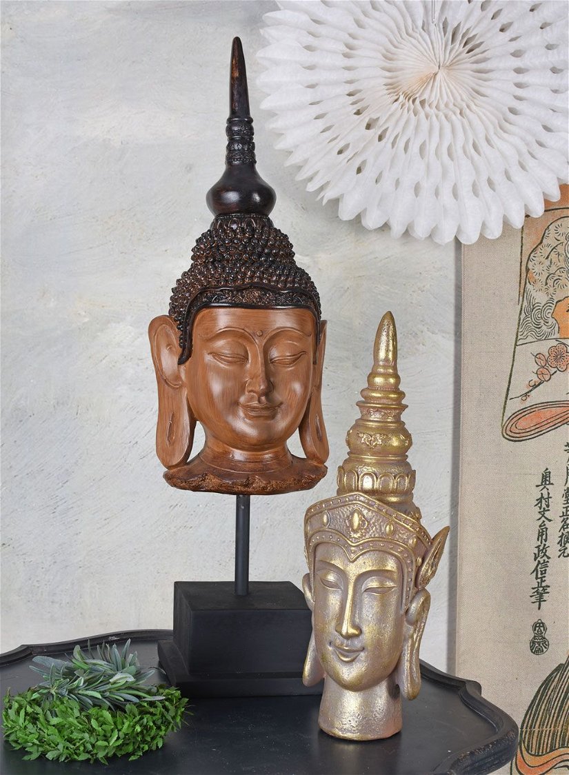 Bustul lui Buddha auriu din rasini