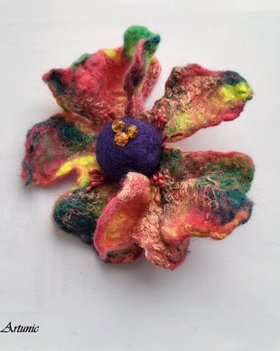 Brosa impaslita, floare colorata, Martisor