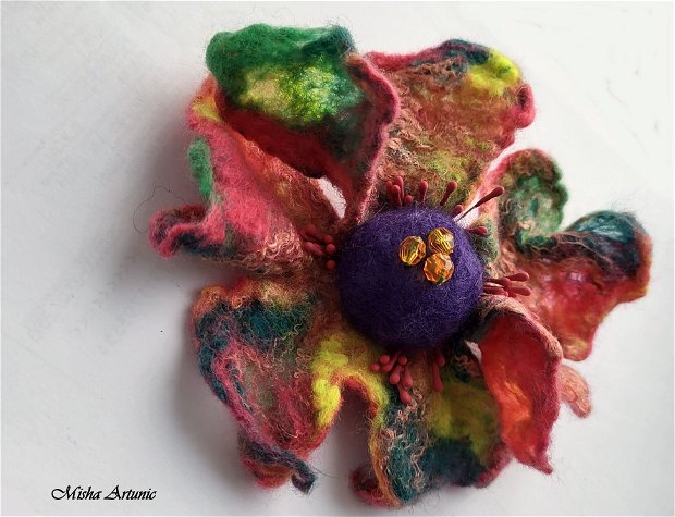 Brosa impaslita, floare colorata, Martisor