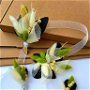 Cocarde nuntă/ Brățări domnișoare onoare-flori naturale uscate,  Alb Verde olive