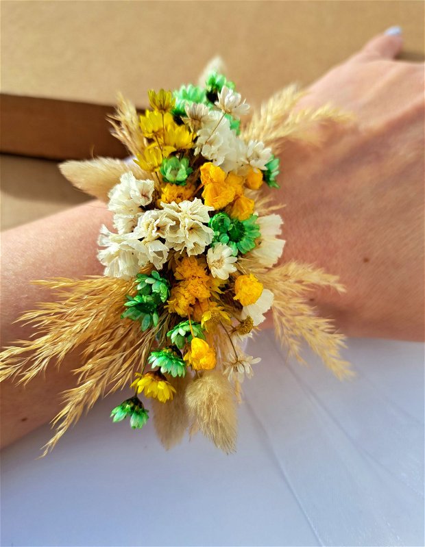 Cocarde nuntă/ Brățări domnișoare onoare-flori naturale uscate,  Alb Galben Verde
