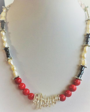 Colier handmade din perle de cultura ,coral,hematit si cuartz roz cu distantiere din sarma si aliaj tibetan