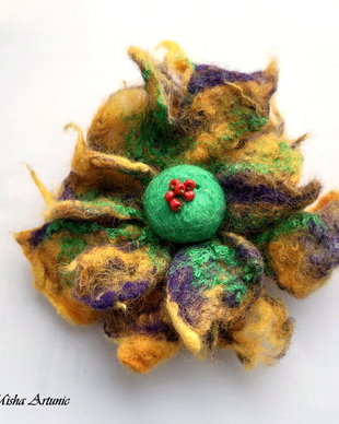 Brosa impaslita, Martisor