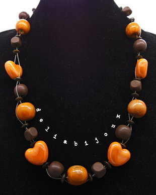 Colier handmade unicat - margele lemn, inimi ceramica (cod757)