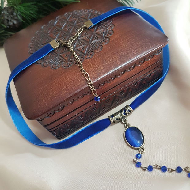 Cobalt velvet choker