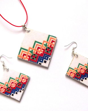 set bijuterii lemn cu motiv traditional 42683