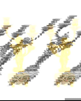 Pereche de sfesnice cu doua brate din portelan cu bronz