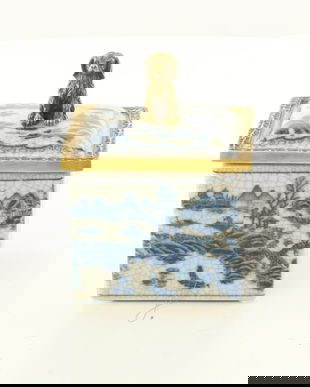 Bomboniera din portelan cu catelus din bronz