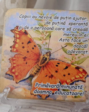 Felicitare din lemn pentru educatoare/invatatoare