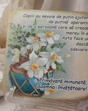 Felicitare din lemn pentru invatatoare/educatoare
