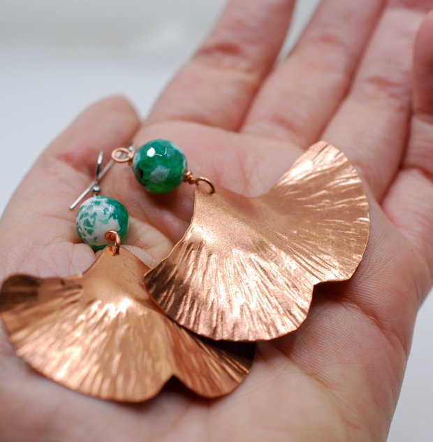 Cercei din cupru frunze ginkgo biloba, cercei lungi, cercei statement, cercei handmade
