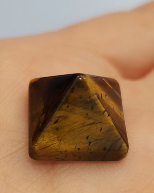 Piramida mica din ochi de tigru natural