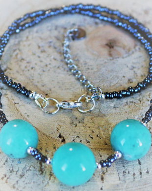 Colier handmade din margele de nisip si sfere de amazonit