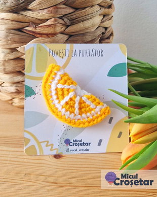 Brosa Lamaie - Povesti la purtator - Martisor crosetat