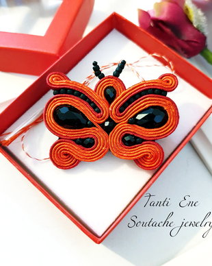 Brosa-mărțișor fluture,  Brosa soutache