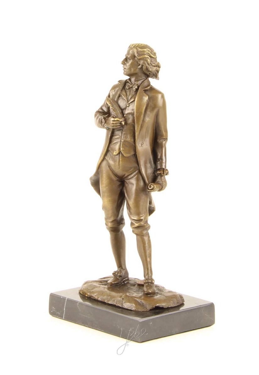 Mozart-statueta din bronz pe un soclu din marmura
