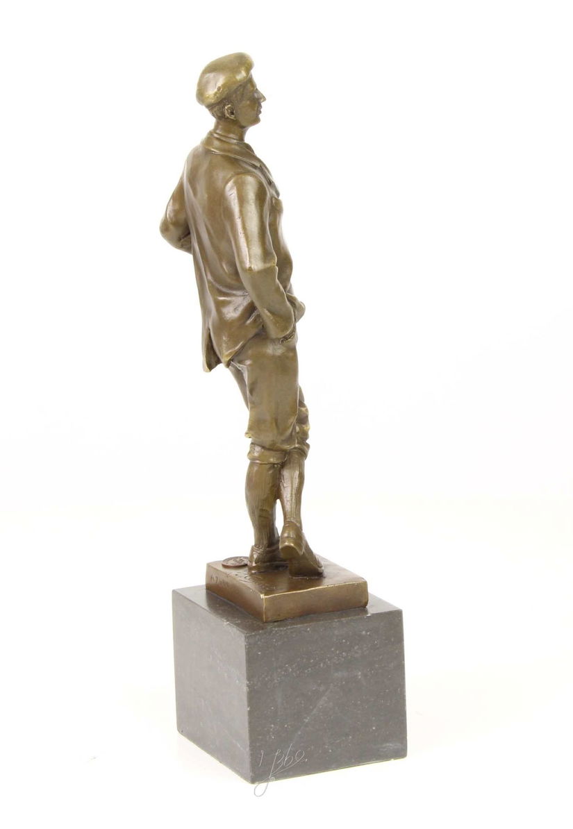 Jucator de golf-statueta din bronz pe un soclu din marmura