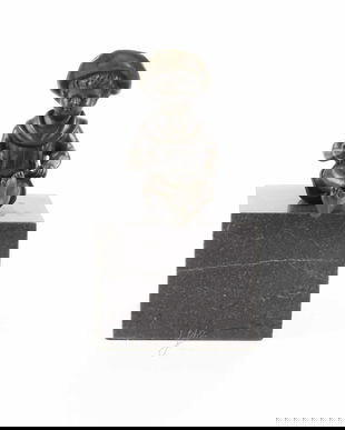 Baietel-statueta din bronz pe un soclu din marmura