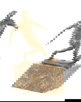 Fotbalist-statueta din bronz pe un soclu din marmura