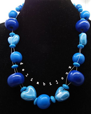 Colier handmade unicat - margele lemn, inimi ceramica (cod766)