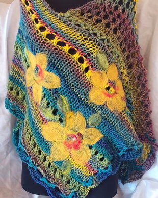 Poncho cu flori impaslite
