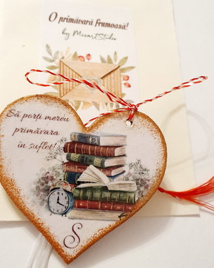 Martisor personalizat carti
