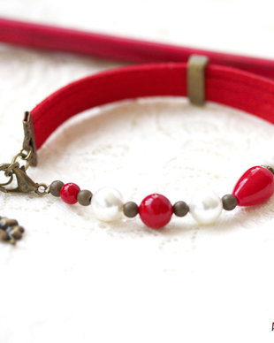 Bratara martisor cu perle albe si rosii