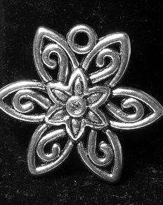 Pandantiv metalic, argintiu antichizat, floare, 21x23 mm