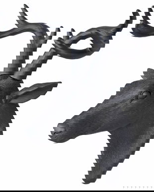 Cap de cerb negru din rasini