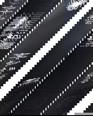 Paravan din metal negru cu diverse decoratiuni