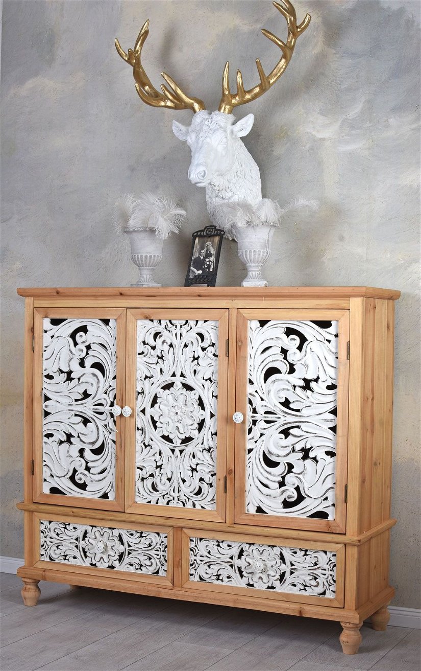 Cabinet Boho Style din lemn masiv natur cu decoratiuni albe