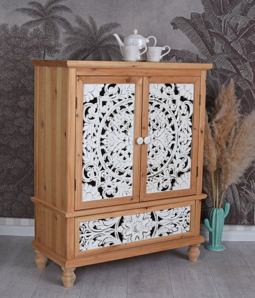 Cabinet Boho Style din lemn masiv natur cu decoratiuni albe