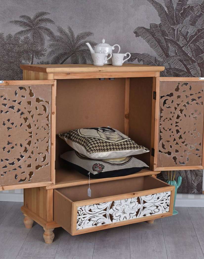 Cabinet Boho Style din lemn masiv natur cu decoratiuni albe