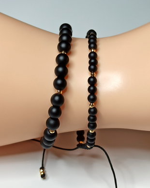Brățară reglabilă unisex, realizată cu Onix negru si Hematit auriu.