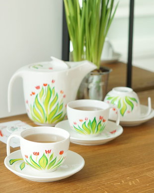 Set cadou ceainic si 4 cesti cu farfurioare portelan