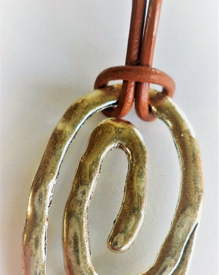 Colier handmade cu pandantiv din zamac argintat