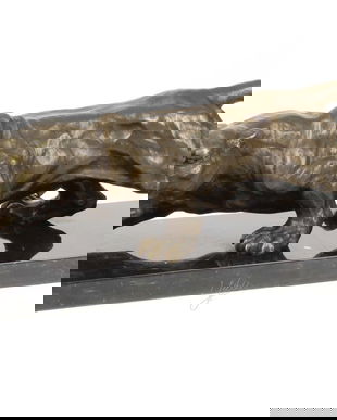 Pantera-statueta din bronz pe un soclu din marmura