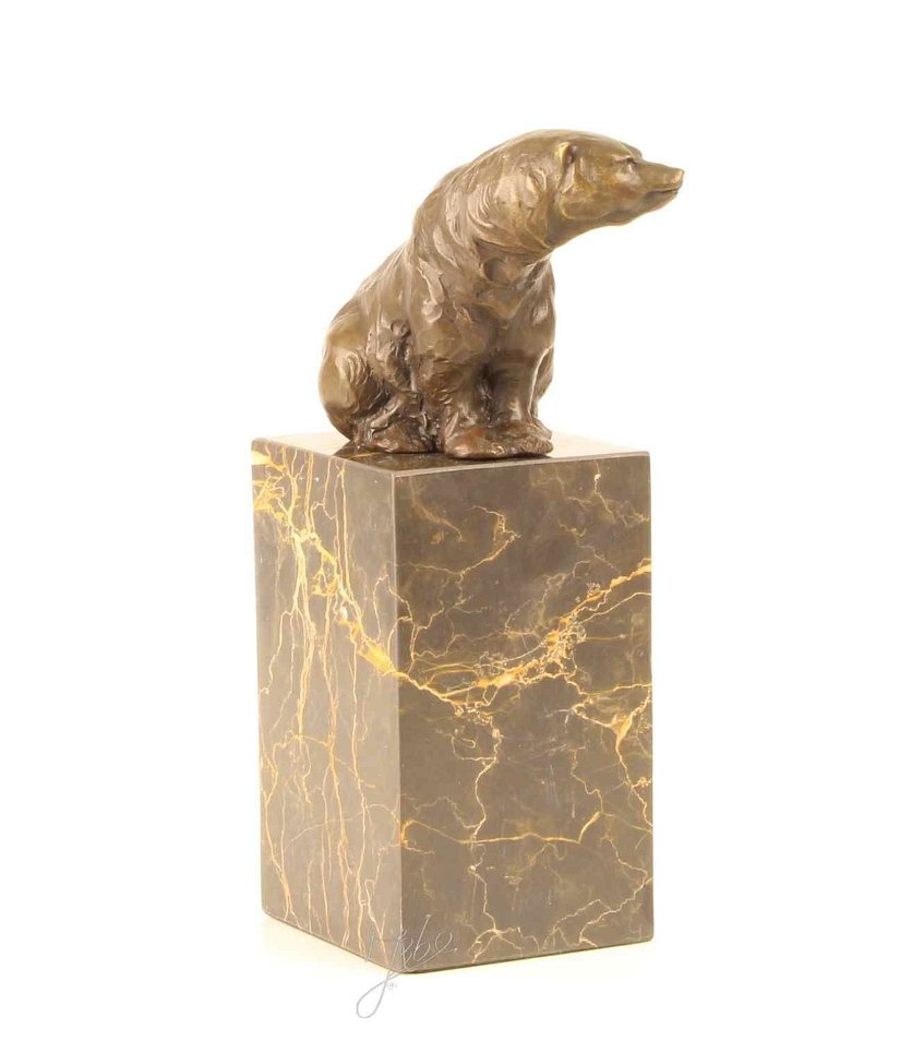 Urs sezand-statueta din bronz pe un soclu din marmura