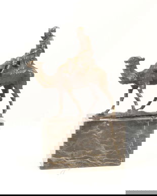 Arab pe camila-statueta diin bronz pe un soclu din marmura