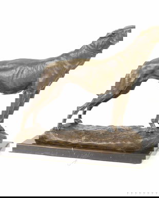 Ogar - statueta din bronz pe un soclu marmura