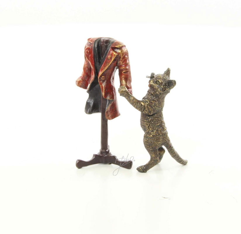 Motanul croitor- statueta vieneza din bronz masiv