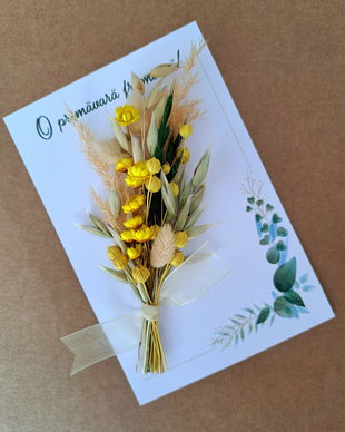 Felicitări 8 Martie cu buchet flori naturale uscate- Galben/ Cadouri 8 Martie